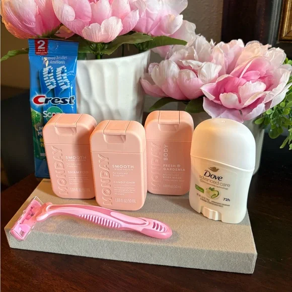 Monday Mini Shampoo + Conditioner + Body Wash Gift Set - Picture 5 of 7